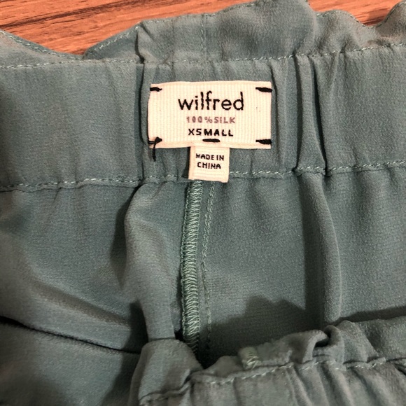 Aritzia Wilfred 100% silk shorts - Picture 2 of 4